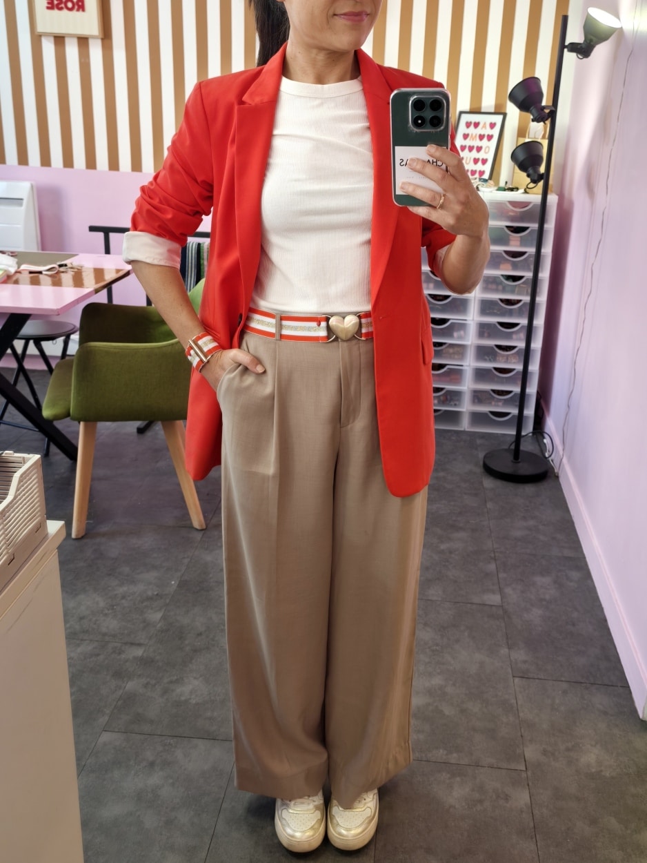 ceinture-elastique-orange-doré-clara-portee-manchette
