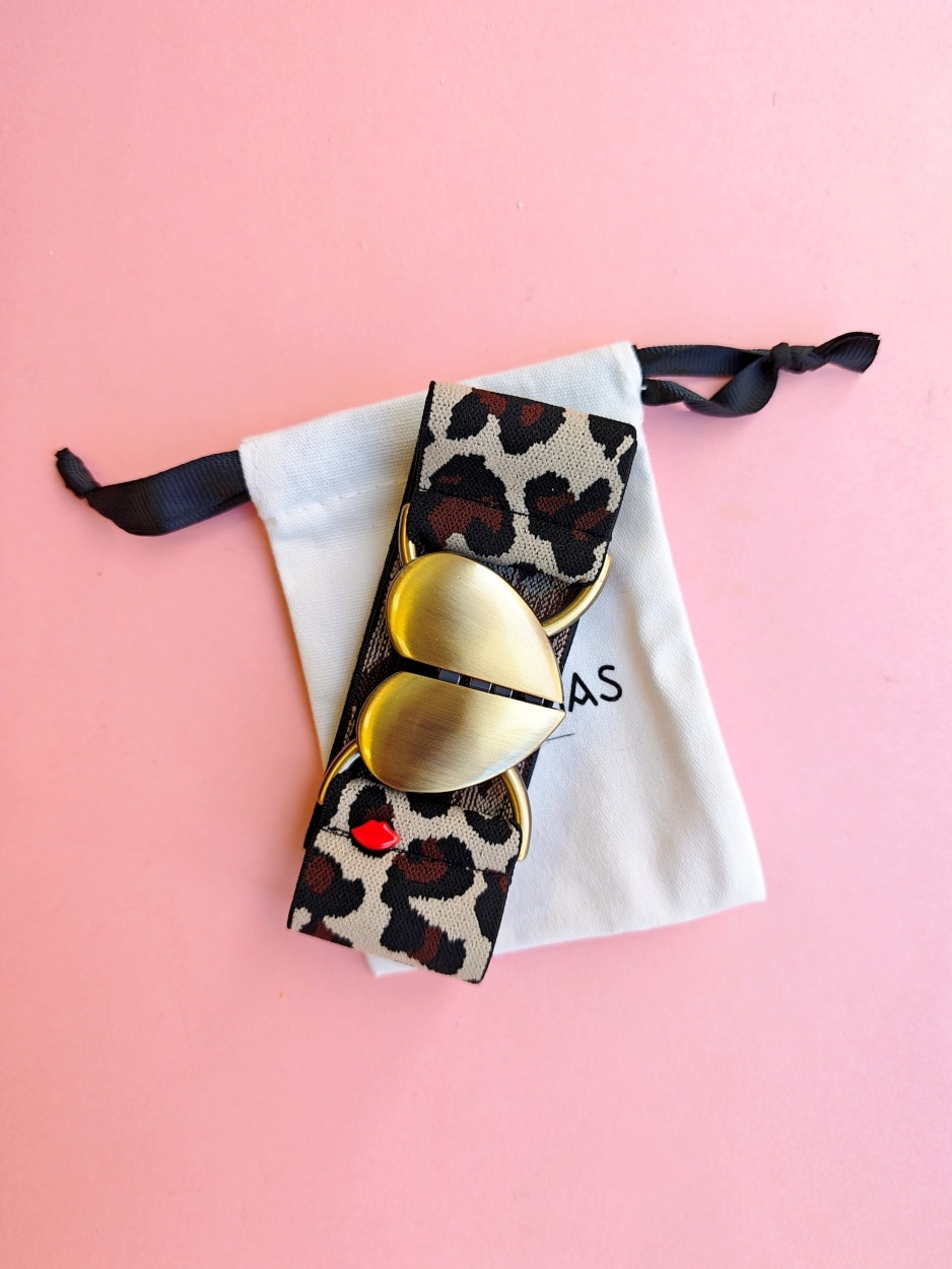 ceinture-elastique-deva-leopard-marron-boucle-coeur2