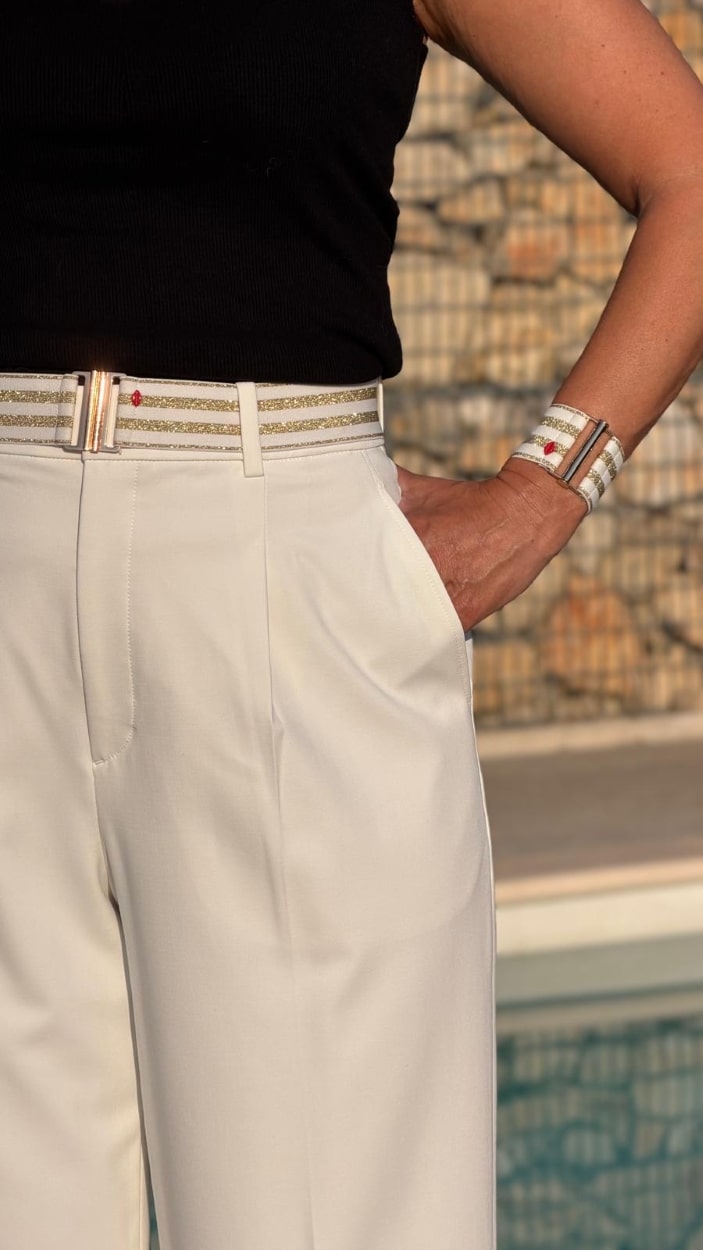bracelet-manchette-blanche-doree-victoria-portee