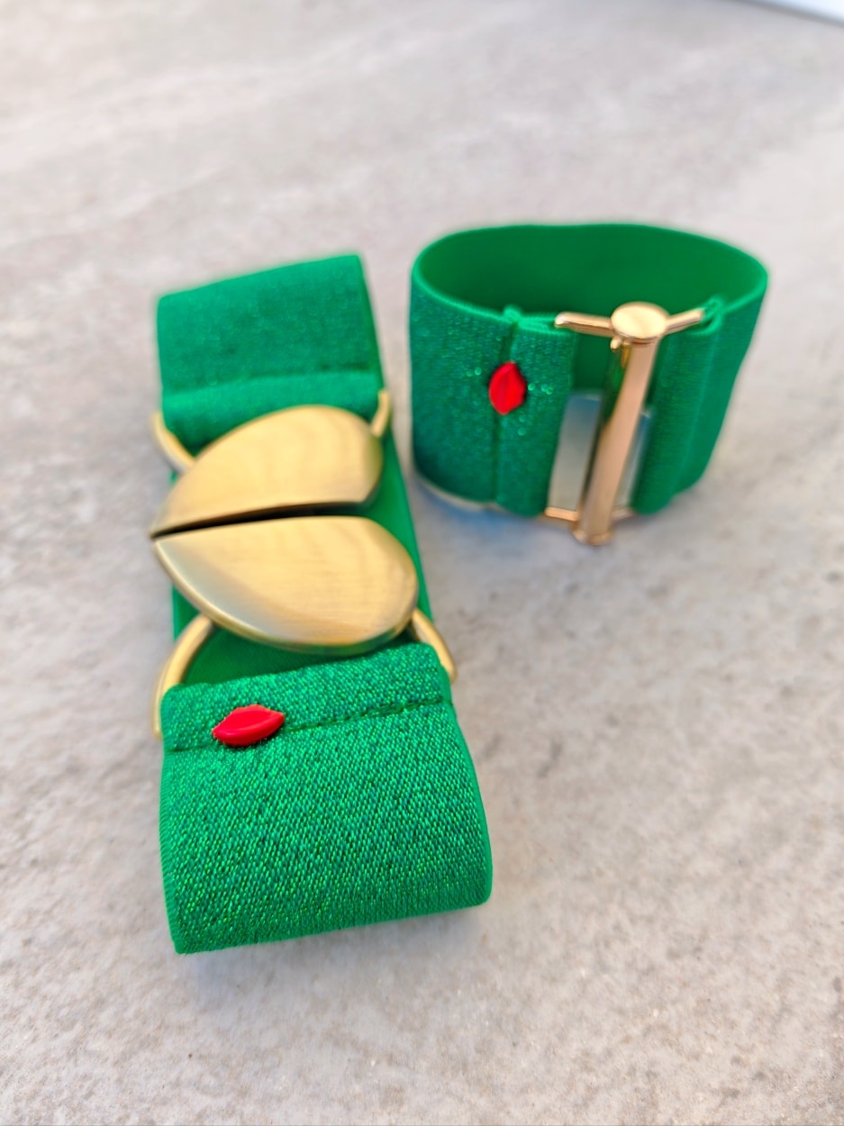 set-ceinture-et-manchette-elastique-verte-giulia-posee