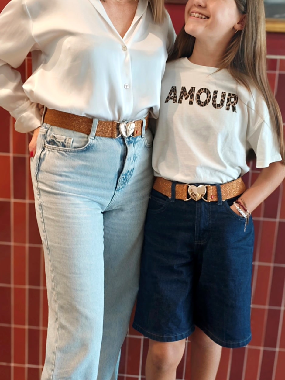 ceinture-élastique-cuivrée-mona-boucle-cœur-doré-portée-jean-femme-duo-enfant2