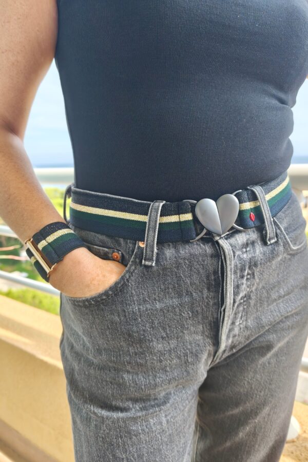 Ceinture élastique vert sapin Flavia avec boucle cœur noir mate