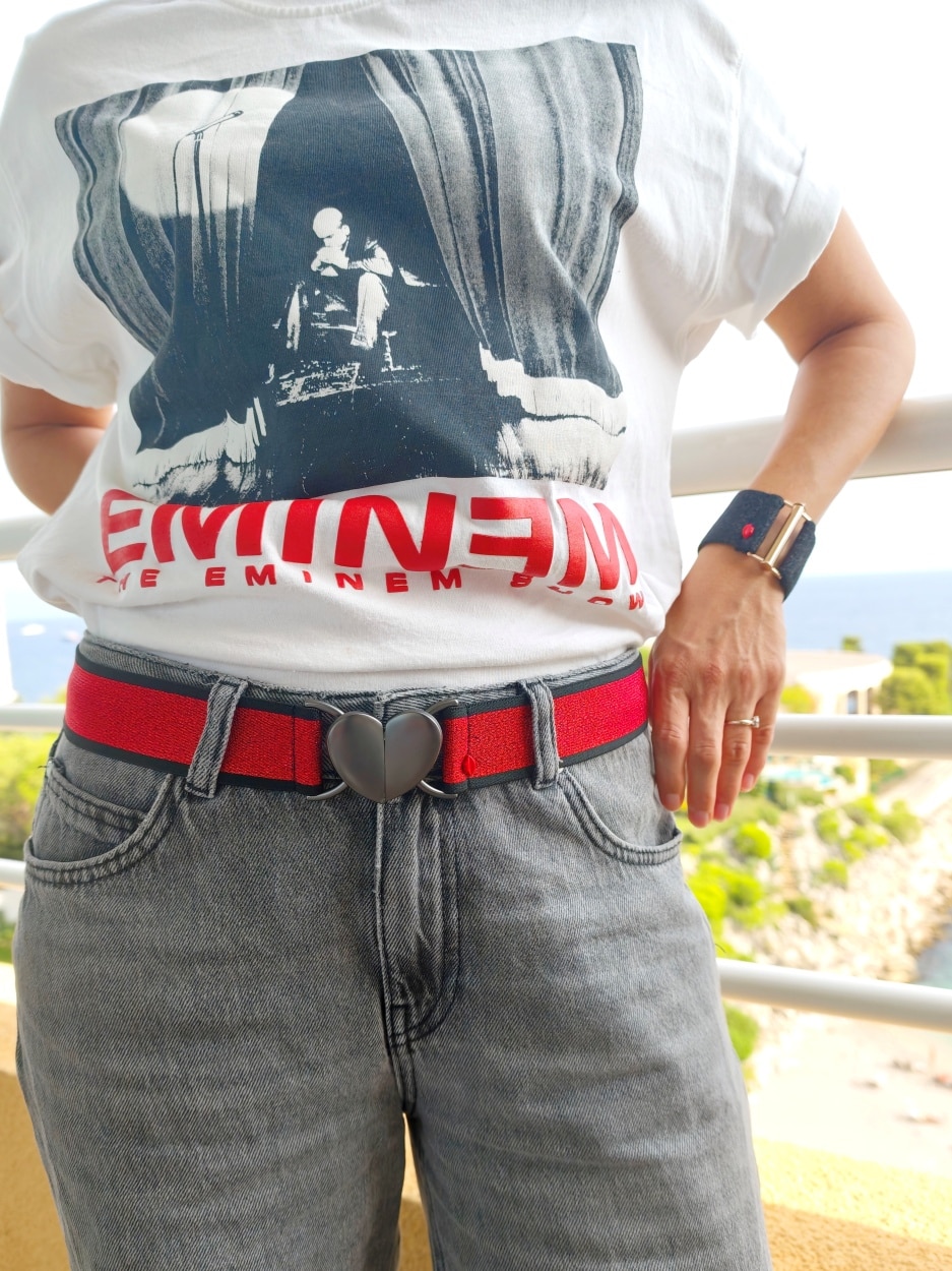 ceinture-elastique-rouge-noire-ramona-portee-tee-shirt-jean3