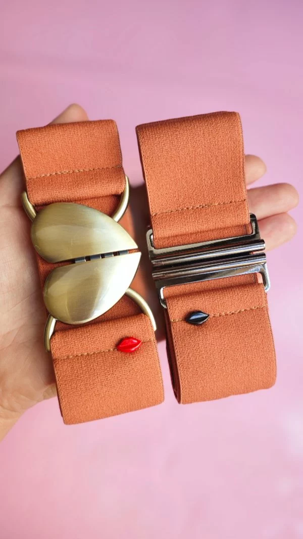 70 ceintures et manchettes prêtes à s'envoler pour la Bretagne !
Quand une jolie boutique bretonne me fait confiance pour habiller ses clientes et mettre du peps et de la couleur dans leur dressing...je ne te cache pas que ça me met des paillettes dans le cœur 🤩💖

70 pièces, oui oui ! De quoi pimper des dizaines de looks et faire grandir le gang de Cha-Chas bien au-delà de mon atelier 🤗

Et toi, tu as des boutiques près de chez toi à me faire découvrir ?! 👀

(Un grand MERCI @les_piplettes_d_abord pour cette jolie commande ❤️)

#conceptstore #artisanat #modecolorée #slowfashion #boutique #eshop #boutiquefrançaise #bretagne #shopping #boutiquevetements